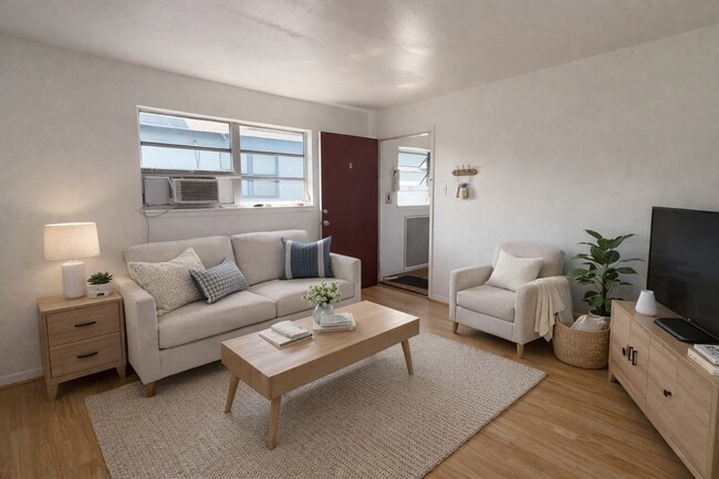 Building Photo - 1906 Binz St Unit 05