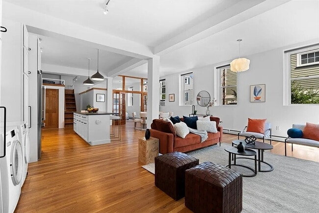 Building Photo - "Charming 1-Bed Retreat in Cambridge with ... Rental
