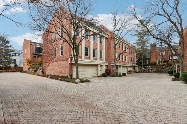 Building Photo - 19 Landmark St