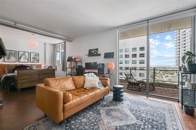 Building Photo - 690 SW 1st Ct Unit 2730