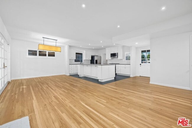 Photo - 9344 Valjean Ave