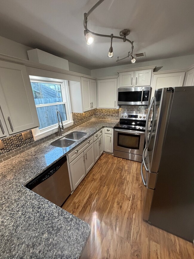 Photo - 3411 Cedarcrest Cir