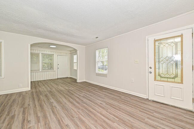 Photo - 301 Seldon Dr