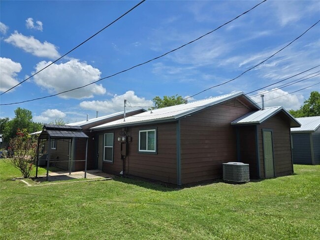 Photo - 502 Sturgis St