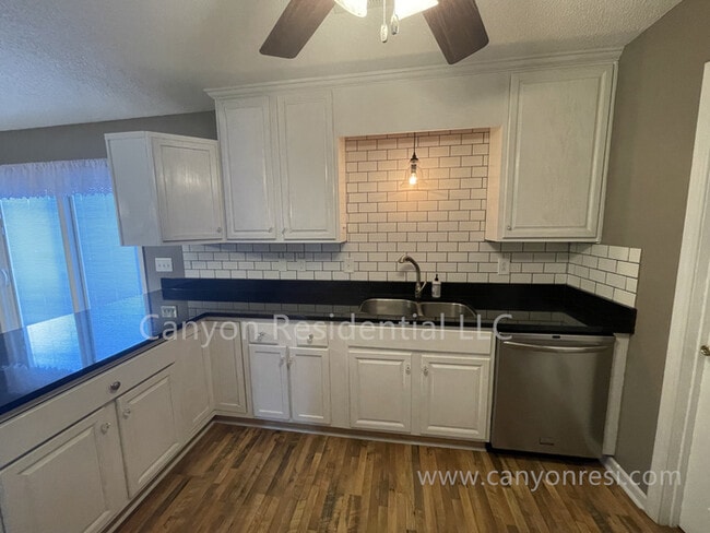 Photo - Beautiful 3b Room!Move in ready!