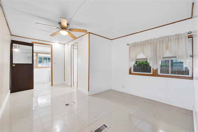 Photo - 2710 E Marina Dr