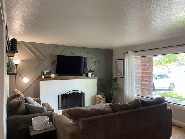 Photo - 2908 Meadowbrook Dr