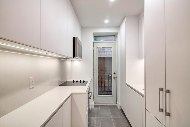 Photo - 4930 Chem. Queen Mary Unité 6