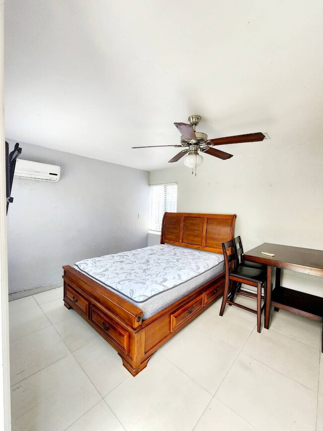 Building Photo - 350 SW 15th Ave