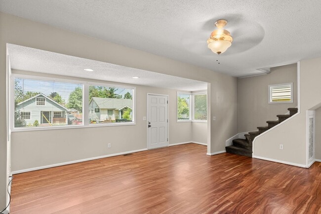 Photo - 4bed/2 bath Portland Charmer