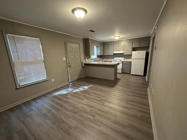 Photo - 134 Tyrone Blvd