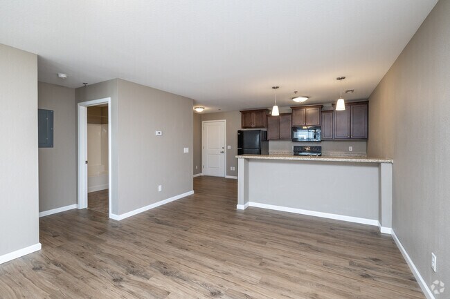 1BR, 1BA - 707SF - Dining Area