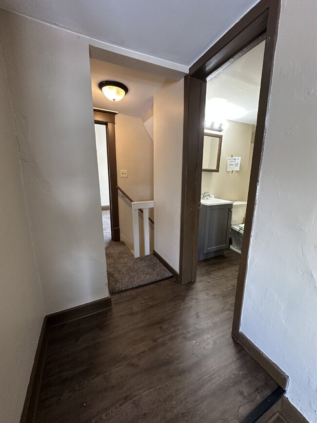 Photo - 171 Linn St Unit Upper