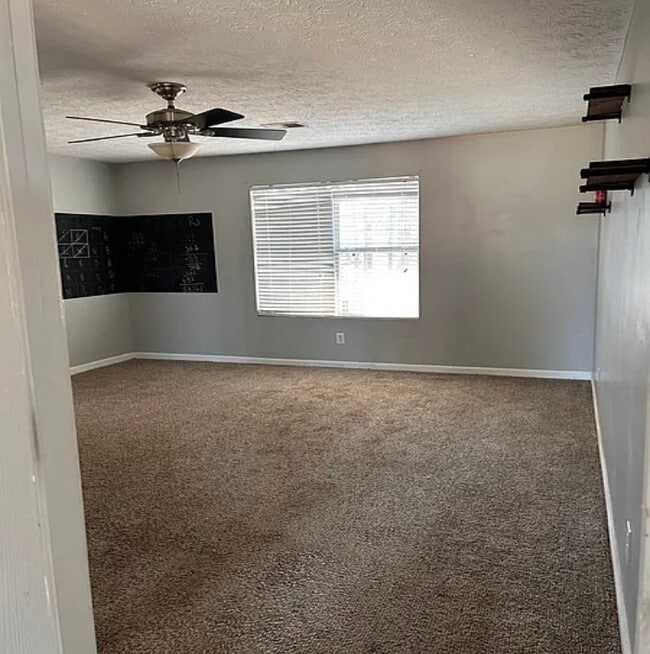 Photo - 991 Carriage Trace Way