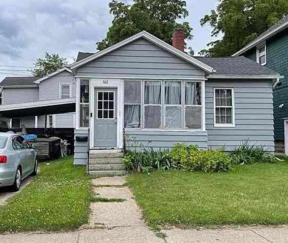 Photo - 303 W Franklin St