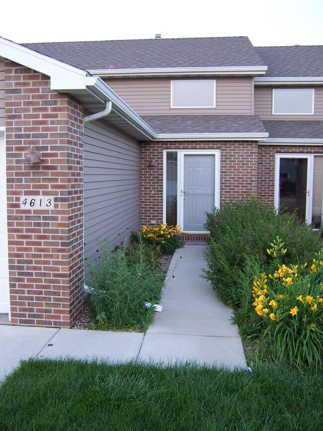 Photo - 4613 Twain St