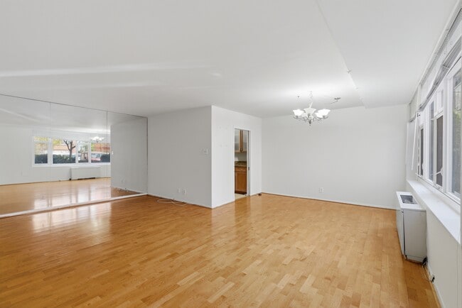 Building Photo - 1545 18th St NW Unit 1545 18th Street NW #113