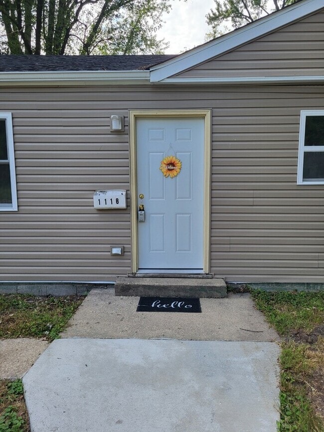 Building Photo - Enjoy this beautifully remodeled 3-bedroom, 1-bath home