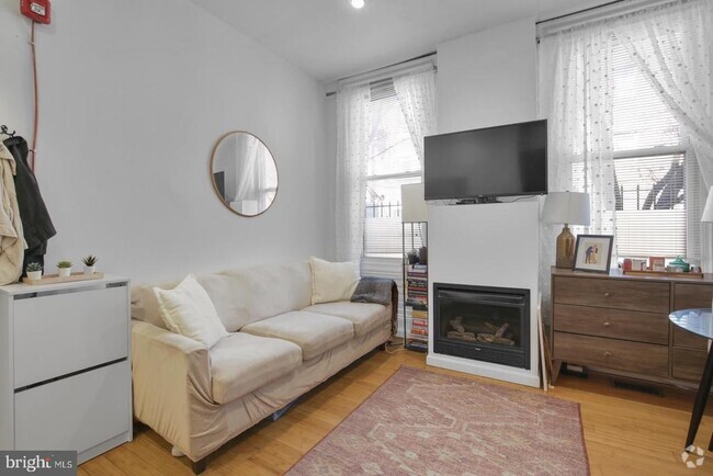 Building Photo - 619 S 16th St Unit 1F Rental