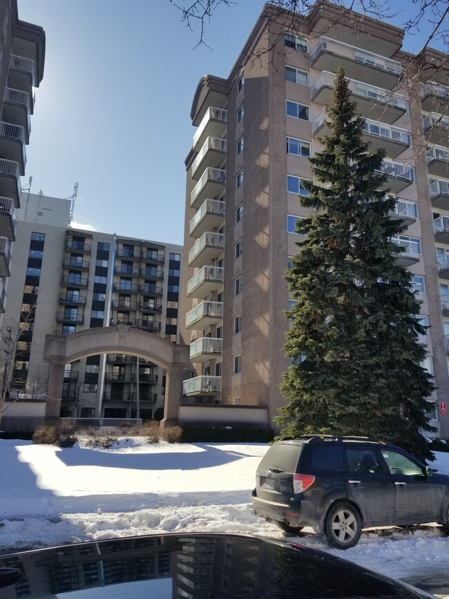 Building Photo - 10100 Rue Paul-Comtois Unit 208