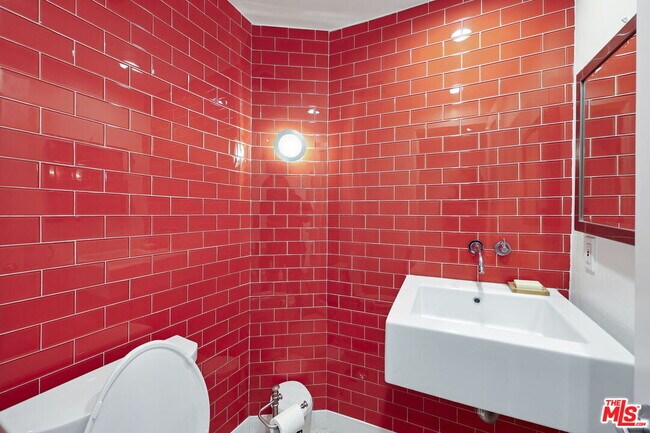 Photo - 723 Westmount Dr Unit 206