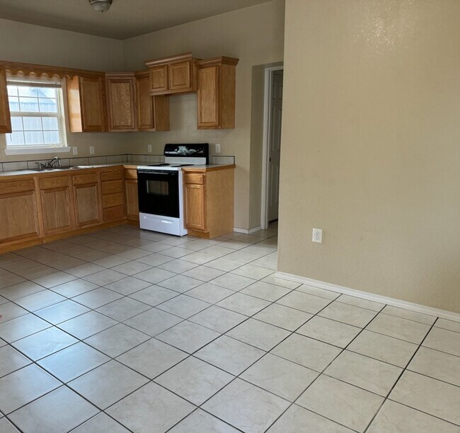 Photo - 1001 Pile St