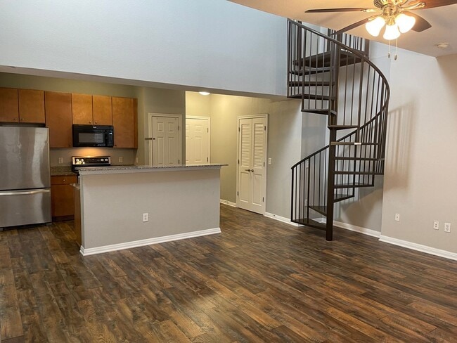 Photo - WEST CAMPUS PENTHOUSE  2/2 + Loft, 2 parking Unit 500