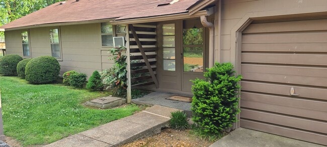 Building Photo - COMING SOON! Lone Oak Cottage - 2 bedrm 1 bath Available - May 10th