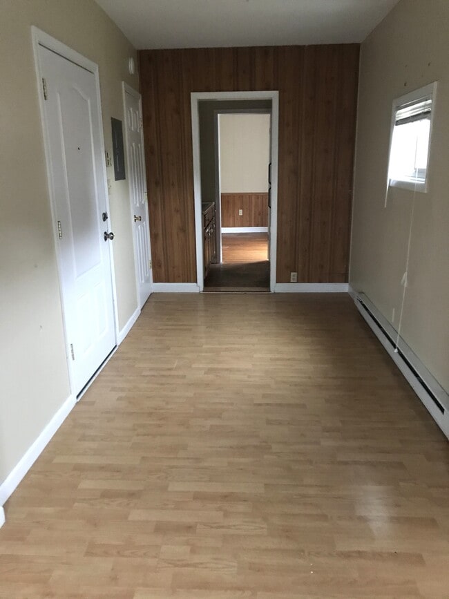 Building Photo - 248 Oakwood Ave Unit 1