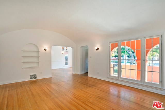 Photo - 2035 Selby Ave