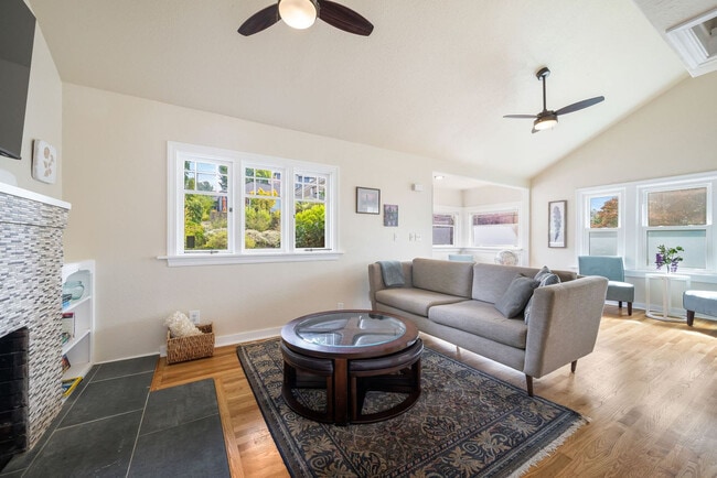 Photo - 4045 45th Ave SW Unidad ID1299301P