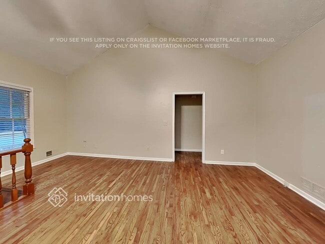 Photo - 1555 Pine Creek Way NE