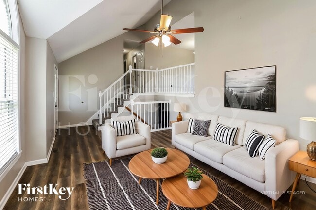 Photo - 904 E Madelyn Dr