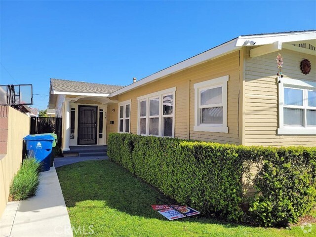 Building Photo - 674 W 20th St Rental