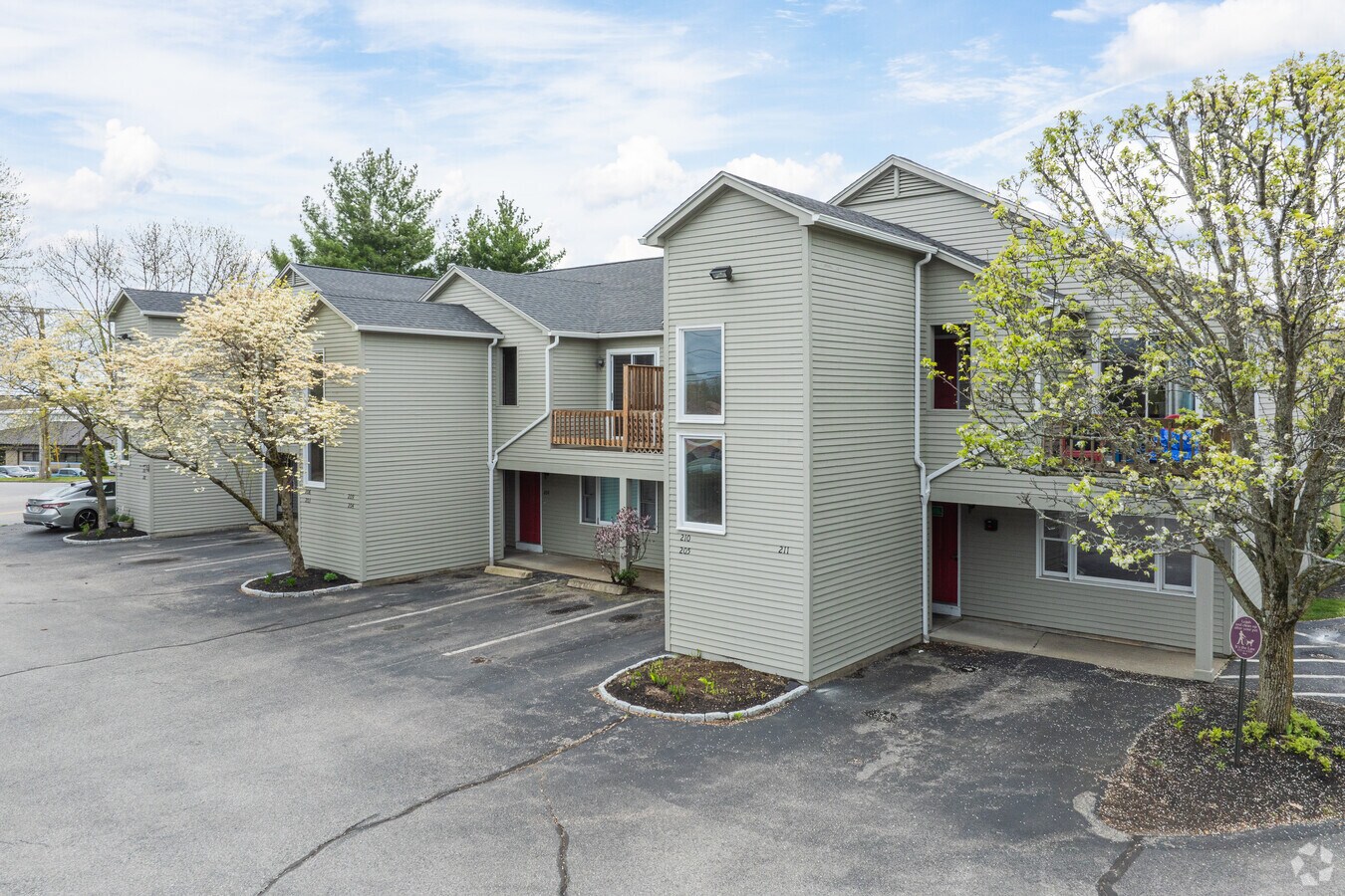 10 East St Cranston, RI 02920 - Pontiac East