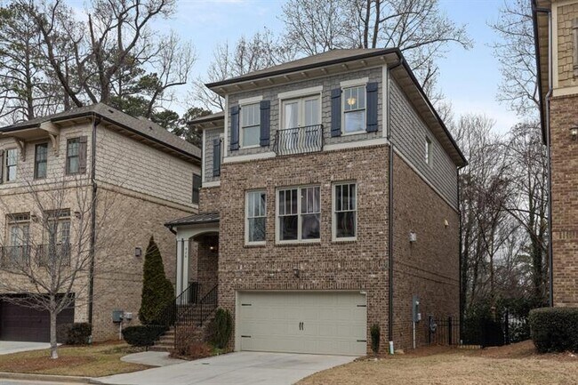 Photo - 926 Canterbury Ln NE
