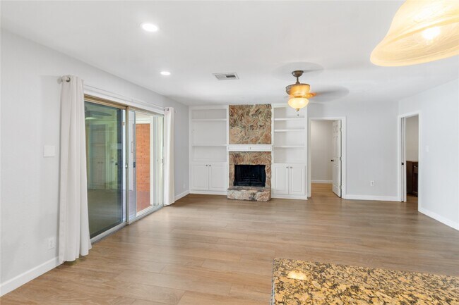 Photo - 2824 Palm Cir E