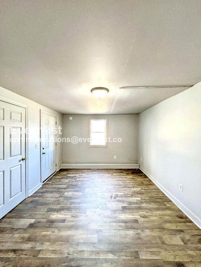 Photo - 709 Cameron St