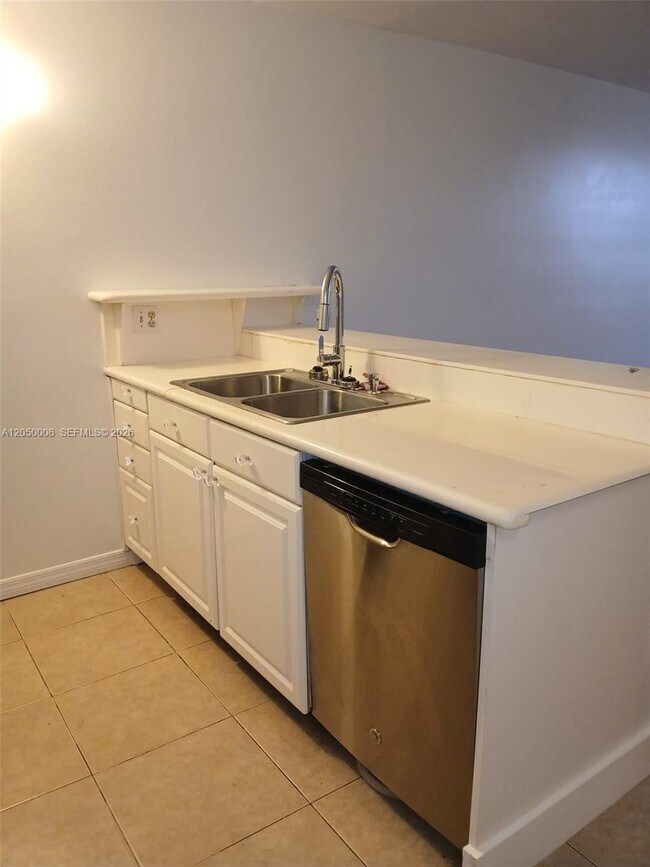 Photo - 2501 Riverside Dr Unit 503-A
