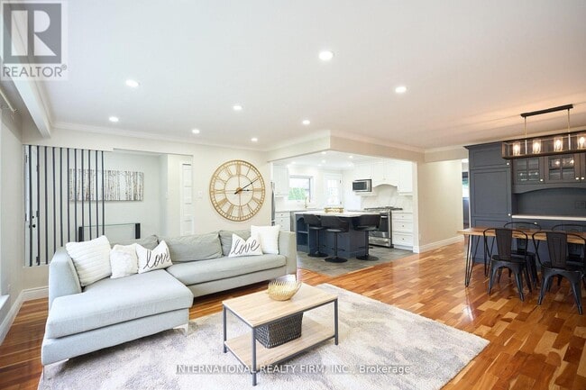 Photo - 2292 Devon Rd