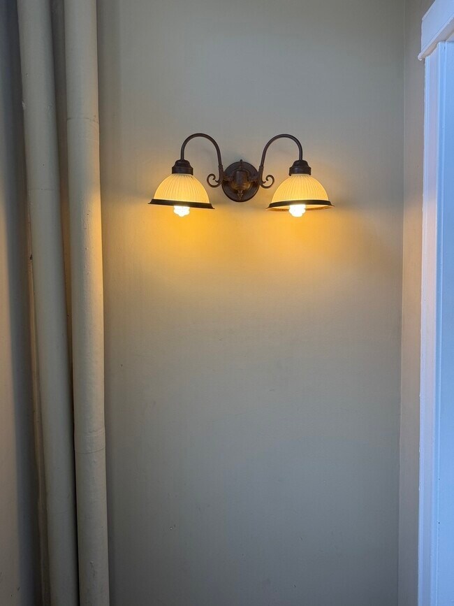 Photo - 1006 S Oakley Blvd