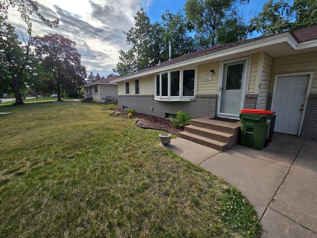 Building Photo - Renovated Beauty in Spring Lake Park
