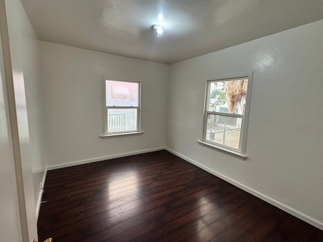 Photo - 622 E St