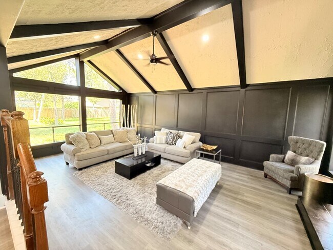 Photo - 1711 Surrey Ct