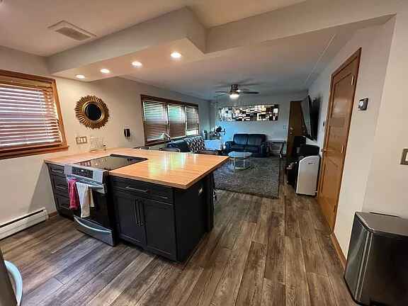 Open concept Kit. / Living - 3140 Pleasant Ave S Rental