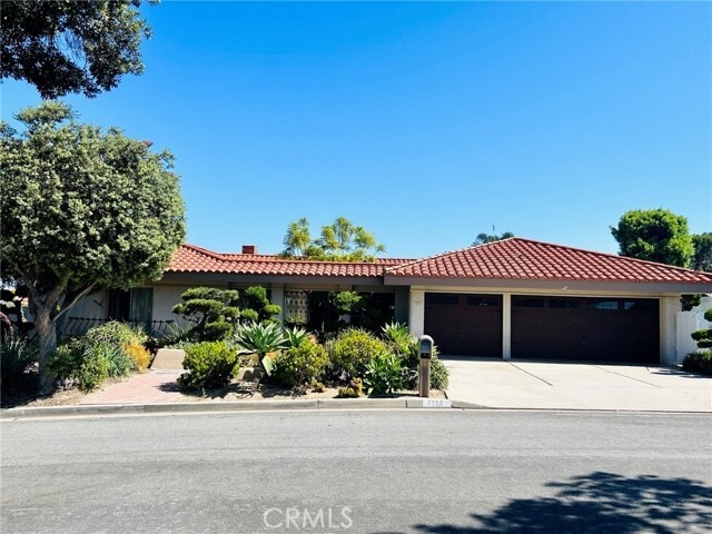 Building Photo - 7117 Avenida Altisima