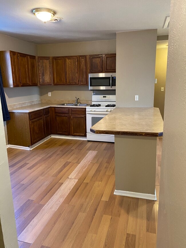 Building Photo - 3006 Emerson Avenue N #2 Unit 2