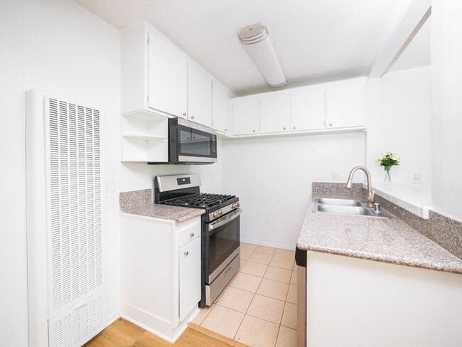 Photo - 14220 Burbank Blvd