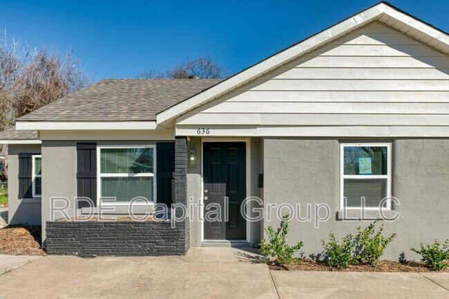 Photo - 636 Schieme St