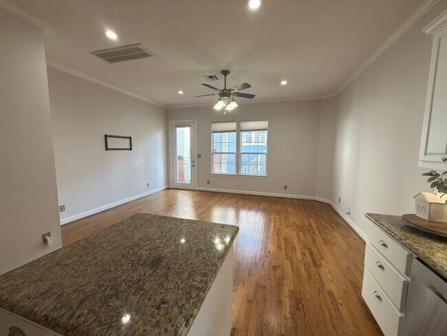 Photo - 1108 W 22nd St